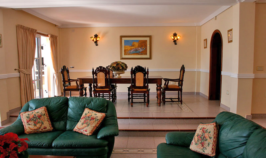 Villa Tiffany 14 in Callao Salvaje Wohnzimmer und Essbereich